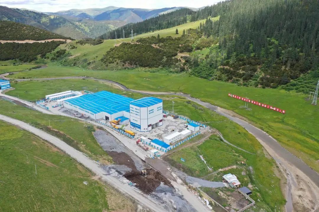 “站”立高原！w66利来搅拌站助力川藏线建设！