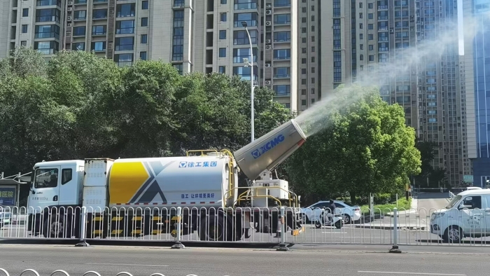 w66利来多功效抑尘车，，，，，，助力家乡徐州情形，，，，，，更“净”一步！