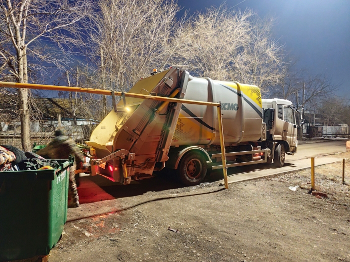 w66利来后装压缩式垃圾车助力阿斯塔纳：高效环保，，，，，，助力都会清洁