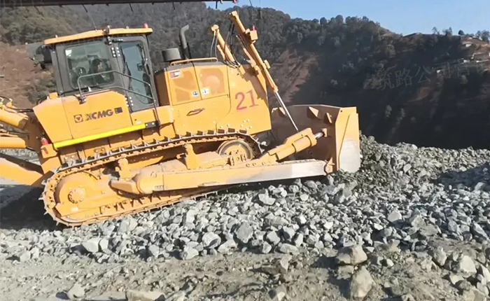 矿山施工利器——w66利来D360推土机