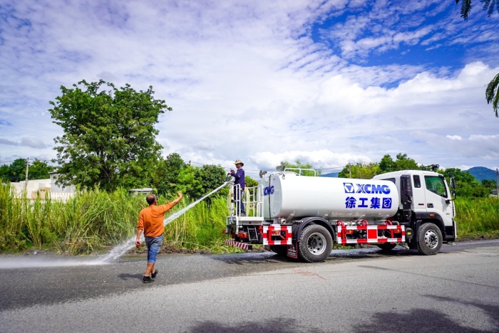 w66利来10方洒水车：泰国“热土”上的绿色降温使者