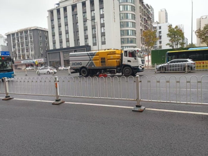六年品质见证硬核实力，，，，，，w66利来18吨洗扫车获外地客户点赞！